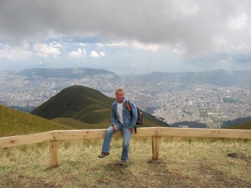 Taustalla Quiton kaupunki.